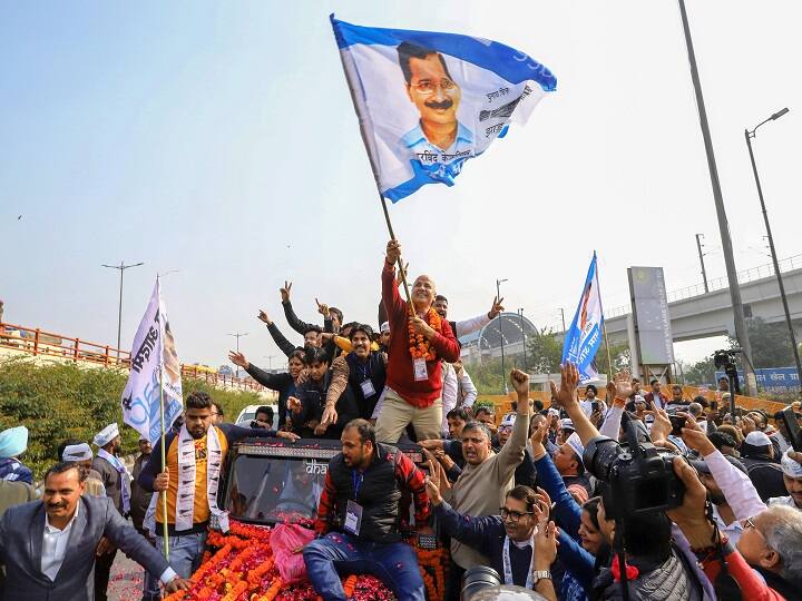 delhi assembly election result 2020 arvind kejriwal meeting with mlas Delhi Election Result 2020 | 'दिल्ली' विजयानंतर आपची पहिली बैठक, विधिमंडळ नेत्याची होणार निवड