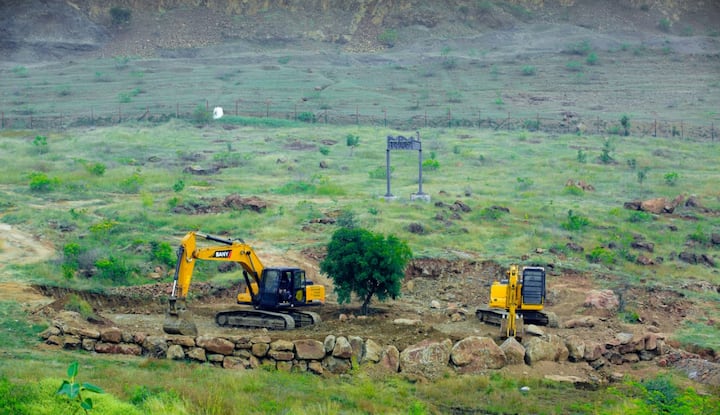 या वृक्ष संमेलनाच्या उद्घाटन कार्यक्रमाच्या अध्यक्षस्थानी वडाचे झाड असणार आहे.