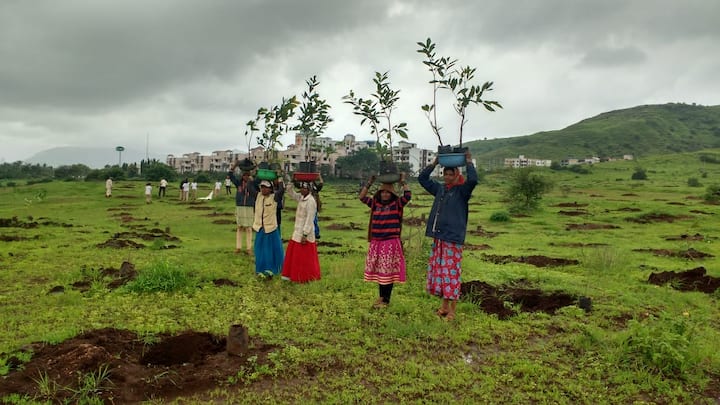 या दिंडीचा समारोप सामाजिक न्याय भवन परिसरात करण्यात आला.
