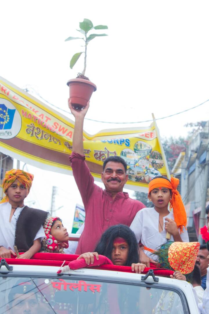 सह्याद्री देवराईचे प्रणेते आणि अभिनेते सयाजी शिंदे आणि दिग्दर्शक व लेखक अरविंद जगताप यांच्या पुढाकाराने हे वृक्ष संमेलन भरत आहेत.