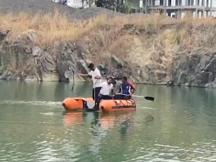 Two girls swept away by currents at Vasai quarry, search operation continues वसईत खदाणीच्या पाण्यात बुडालेल्या मुलींचा अद्यापही शोध नाही