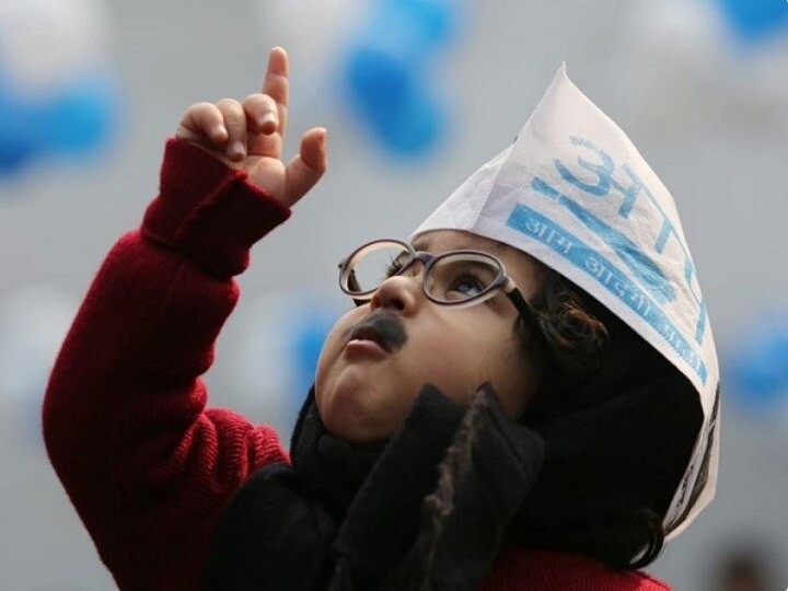 Baby Mufflerman Invited To Arvind Kejriwal's Oath Ceremony in delhi Big Announcement: अरविंद केजरीवाल यांच्या शपथविधीला येणार बेबी 'मफरलरमॅन