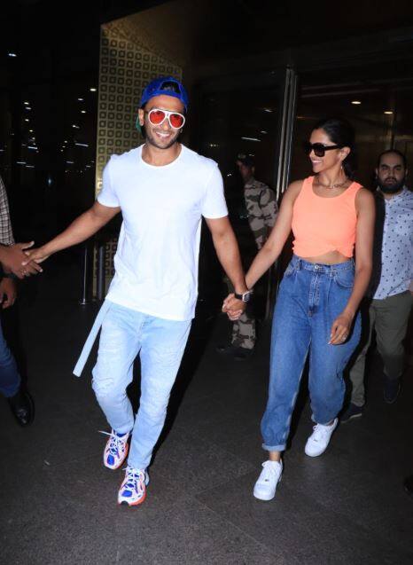 दोघेही मध्यरात्री मुंबईत परत आले. एअरपोर्टवर पोहोचण्याआधी दोघांचा श्रीलंका एअरपोर्टवरील फोटो समोर आला होता.