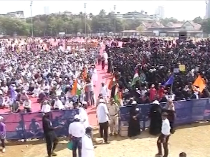 Thousands of participants including 65 unions in the MahaMorcha Azad Maidan against the CAA-NRC सीएए-एनआरसीविरोधात मुंबईत महामोर्चा, आझाद मैदानात 65 संघटनासह हजारो सहभागी