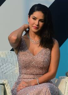 Lakme Fashion Week 2020 : समर रिसॉर्ट कलेक्शनमध्ये बॉलीवूडचा देसी अंदाज