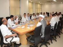 सरकार पाच वर्षे टिकवायचं असेल तर समन्वय ठेवा, राष्ट्रवादीच्या बैठकीत शरद पवारांचा मंत्र्यांना सल्ला