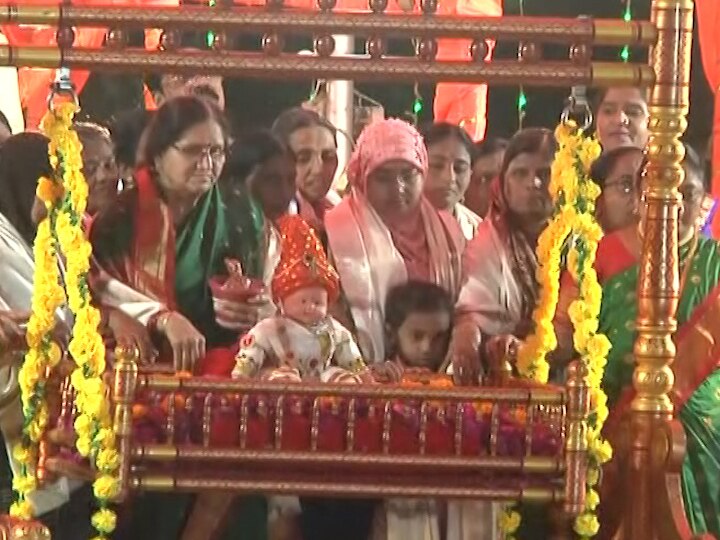 Shiv Jayanti 2020 - Chhtrapati Shivaji Maharaj Jayant celebrated in Solapur सोलापुरात शिवजन्मोत्सव; वीरमाता, वीरपत्नी, वीरकन्यांच्या हस्ते पाळणा सोहळा