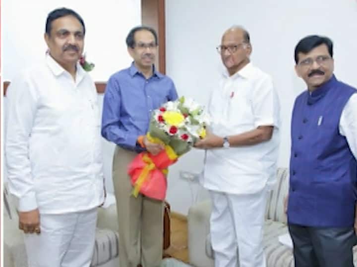 मुख्यमंत्री उद्धव ठाकरे, शरद पवार यांच्यात बैठक; CAA, NRC वर चर्चा झाल्याची शक्यता meeting between sharad pawar and uddhav Thackeray at varsha bungalow मुख्यमंत्री उद्धव ठाकरे, शरद पवार यांच्यात बैठक; CAA, NRC वर चर्चा झाल्याची शक्यता