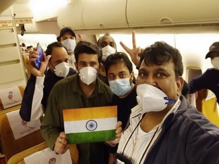 iafs c 17 globemaster leaves from china after rescue mission Corona Virus | कोरोनाग्रस्त चीनमधून 119 भारतीयांना घेऊन विमान परतलं, मित्र देशाच्या 5 नागरिकांचाही समावेश
