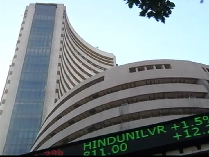Stock market news today Sensex hits 52000 mark for the first time ever Nifty at record highs Stock Market News: शेअर मार्केटचा नवा विक्रम, निर्देशांक पहिल्यांदाच 52 हजारांच्या पार