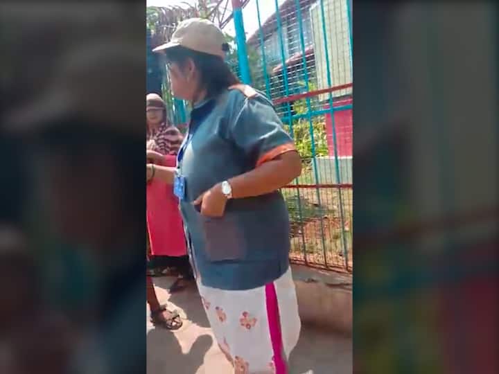 'आवरा रे या महिलांना कोणीतरी', दादरमध्ये क्लीन-अप मार्शलची दहशत BMC cleanup marshal women threatened public in Dadar 'आवरा रे या महिलांना कोणीतरी', दादरमध्ये क्लीन-अप मार्शलची दहशत