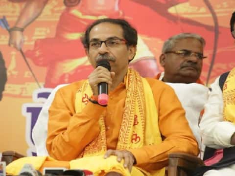 राम मंदिराच्या उभारणीसाठी शिवसेनेकडून एक कोटींचा निधी, उद्धव ठाकरेंची घोषणा राम मंदिराच्या उभारणीसाठी शिवसेनेकडून एक कोटींचा निधी, उद्धव ठाकरेंची घोषणा
