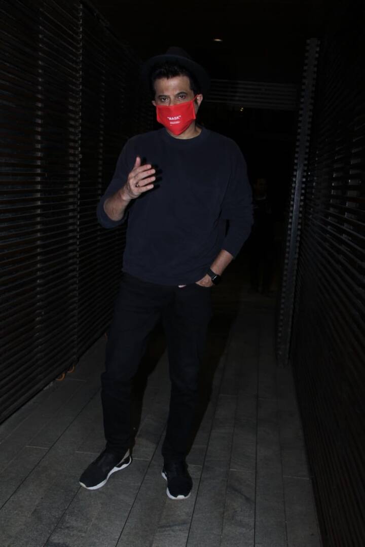 अनिल कपूर, करण जौहर यांचा पीरियड ड्रामा असणारा चित्रपट 'तख्त'मध्ये रणवीर सिंह, आलिया भट्ट, करिना कपूर खान, विक्की कौशल, भूमी पेडनेकर आणि जान्हवी कपूरसोबत दिसून येणार आहे. तख्त 24 डिसेंबर 2021 मध्ये रिलीज होणार आहे. (सर्व फोटो : मानव मंगलानी)