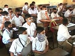 #CoronaVirus राज्यातील सर्व शाळा-महाविद्यालयांना उद्यापासून सुट्टी! दहावी-बारावीच्या परीक्षा वेळापत्रकानुसार