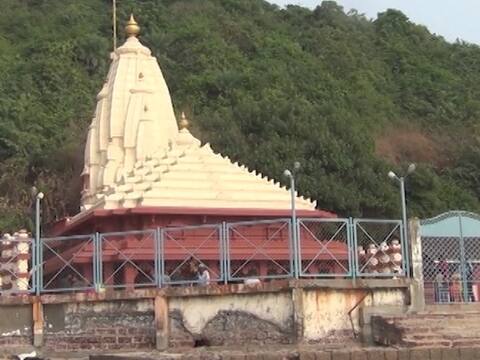 गणपतीपुळे मंदिर भाविकांसाठी बंद, कोरोनाच्या पार्श्वभूमीवर जिल्हाधिकाऱ्यांनी घेतला निर्णय
