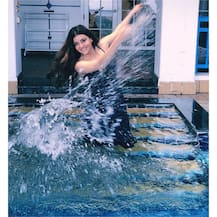 PHOTO | स्विमिंग पूलमध्ये अभिनेत्री काजल अग्रवालचा क्लासी अंदाज