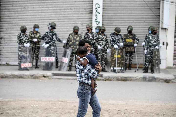 आंदोलनकर्त्यांना हटवल्यानंतर शाहीन बाग परिसरात मोठा पोलीस बंदोबस्त आहे.