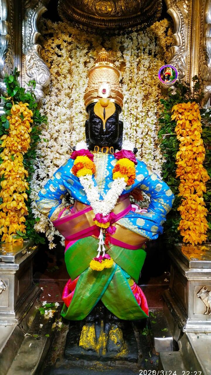 अशातच सर्वत्र कोरोनाची दहशत असल्याने विठुरायाचा पाडवा देखील बंद मंदिरातच साजरा होत आहे.