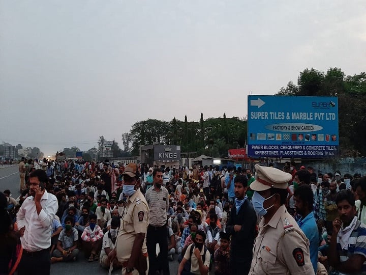 CoronaLockdown gujrat seal maharashtra border many worker stuck at boundry CoronaLockdown | महाराष्ट्र सीमा गुजरातने सील केल्याने तणाव; हजारो कामगार अडकले