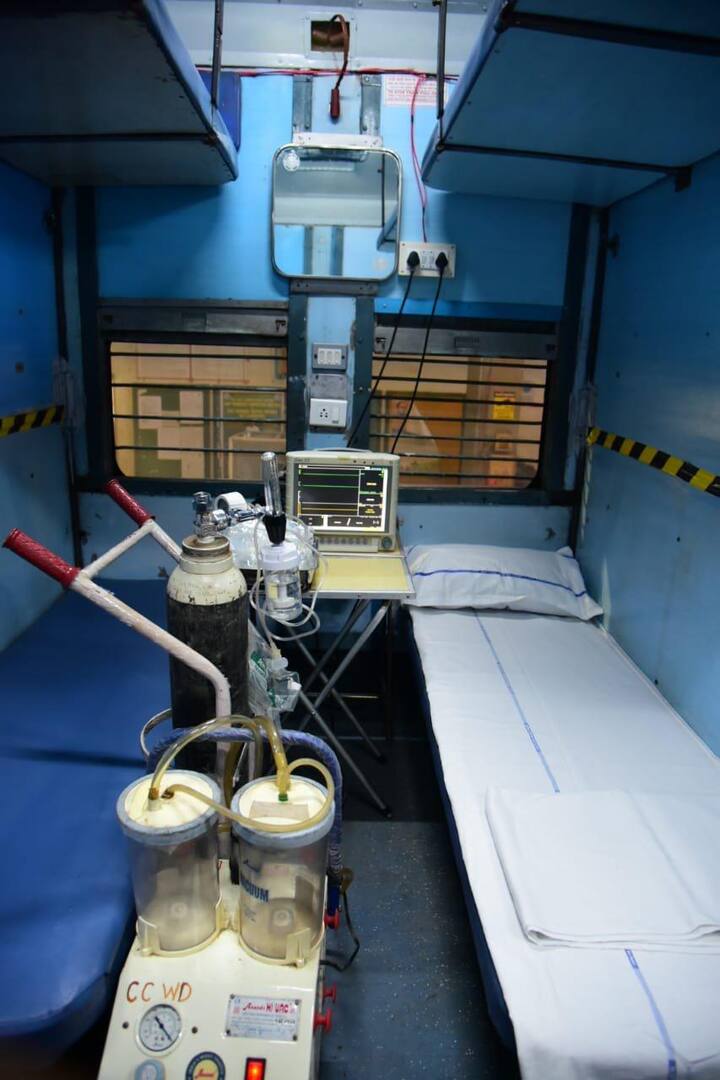 कोरोना व्हायरसचा वाढता आकडा पाहता भारतीय रेल्वेने पुढाकार घेत कोरोनाग्रस्तांसाठी रेल्वेमध्ये आयसोलेशन वॉर्ड तयार केले आहे. 