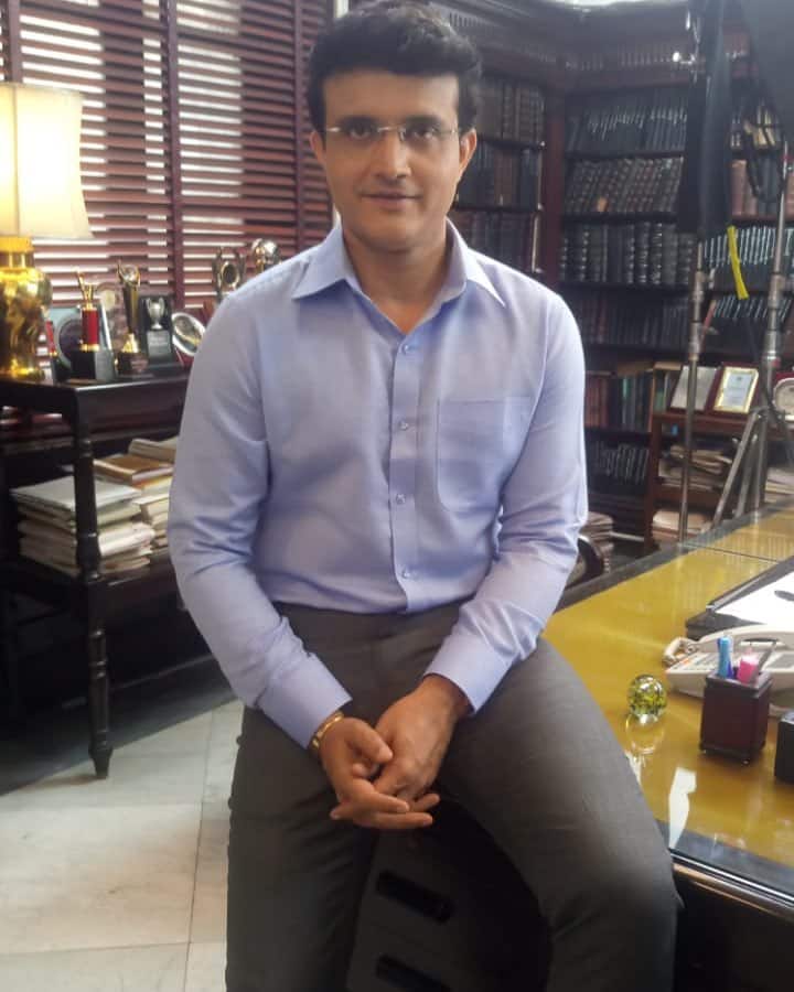 बीसीसीआयच्या सर्व मेंबर्सने एकत्र येऊन पीएम केअर फंडमध्ये 51 कोटी रूपये डोनेट करण्यात आले आहेत. तसेच बीसीआय अध्यक्ष सौरभ गांगुली यांनी 50 लाख रूपयांचे तांदूळ गरजूंना मोफत देण्याची घोषणा केली आहे. (Photo credit - Instagram)