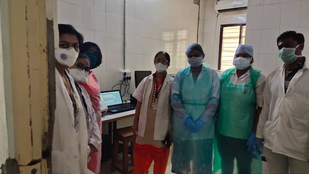 कोरोना तपासणी करणारी उत्तर महाराष्ट्रातील पहिली लॅब धुळ्यात कार्यान्वित coronavirus Update First lab of testing covid 19 north maharashtra dhule कोरोना तपासणी करणारी उत्तर महाराष्ट्रातील पहिली लॅब धुळ्यात कार्यान्वित