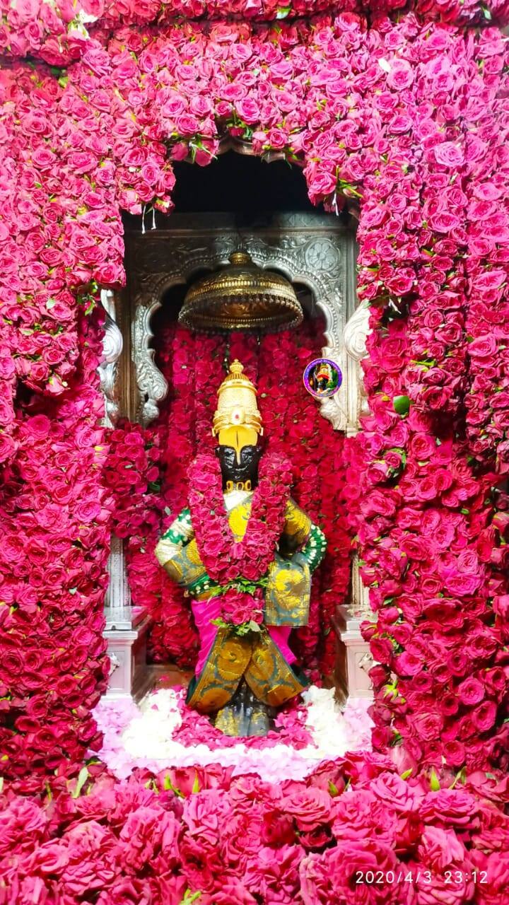 टाळ मृदुंगाचा गजर आणि हरिनामाच्या जयघोषात दुमदुमून जाणाऱ्या पंढरीत आज फक्त सन्नाटा दिसून येत आहे.