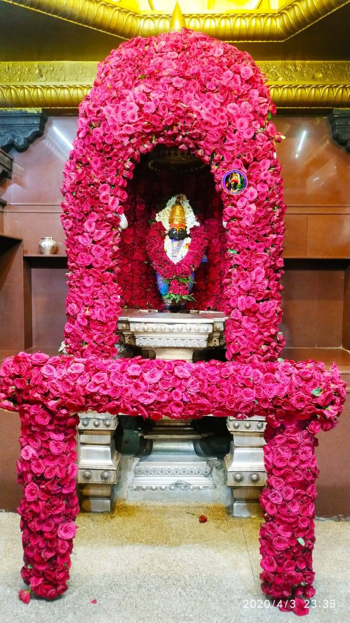 अशा परिस्थितीत आज चैत्री एकादशीचा सोहळा कुलूपबंद विठ्ठल मंदिरात साजरा झाला. 