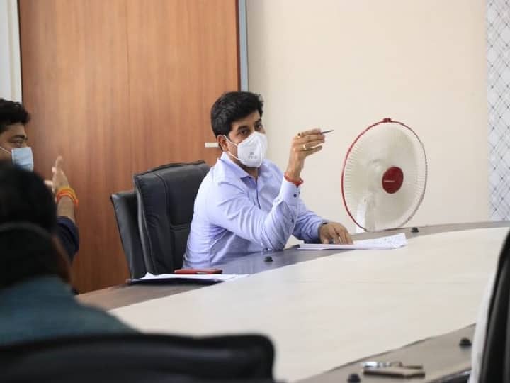 MP shrikant shinde angry on dombivili citizen over coronavirus डोंबिवलीत 28 चे 2800 व्हायला वेळ लागणार नाही! सोशल डिस्टन्सिंगवरुन खासदार श्रीकांत शिंदेंची खंत