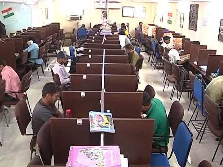 Lockdown Effect | सांगा घरभाडं कसं भरायचं? भाडेकरुंचा अगतिक सवाल Coronavirus - Tenants unable to pay house rent as lockdown affects their income Lockdown Effect | सांगा घरभाडं कसं भरायचं? भाडेकरुंचा अगतिक सवाल