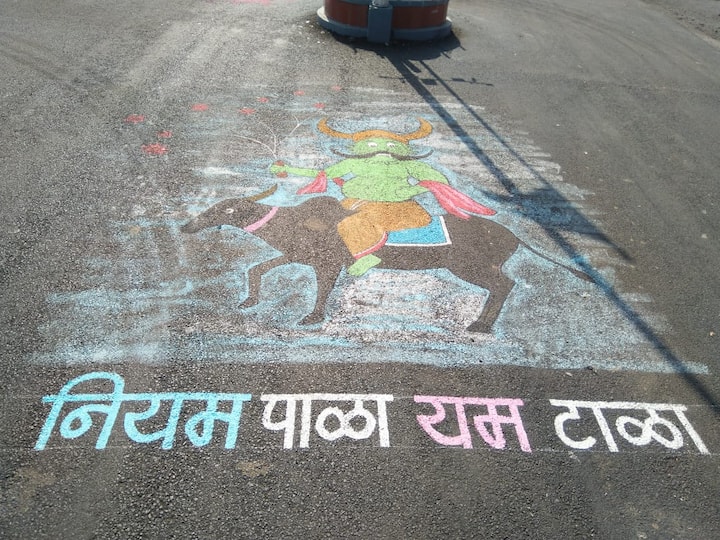 कोरोना प्रार्दुभाव रोखण्यासाठी लागू करण्यात आलेल्या लॉकडाऊनविषयी लोकांचे प्रबोधन करण्यासाठी बीडच्या अंबाजोगाई येथील चित्रकार योगेश कडबाने यांनी आपल्या कलेची मदत घेतली आहे. 