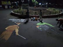 बीडमध्ये रस्त्यांवर चित्र काढून 'लॉकडाऊन'बाबत जनजागृती, घरात राहण्याचं आवाहन