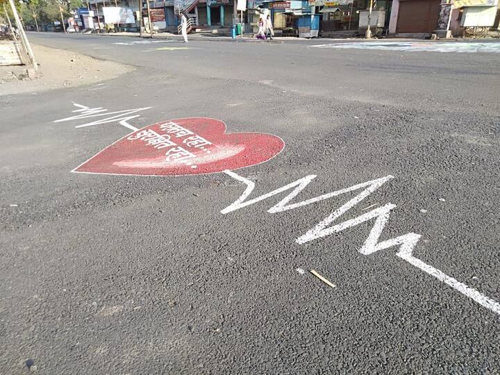  कोरोनाची साखळी तोडण्याचा प्रयत्न म्हणून देशभरात लॉकडाऊन, संचारबंदी घोषित करण्यात आलेली आहे. मात्र, अद्यापही लोकांना त्याचे गांभीर्य नसल्यामुळे लोक रस्त्यावर येतच आहेत. त्यामुळे या कलाकारांनी हा प्रयत्न केला आहे. 