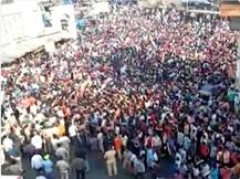 मुंबईत सोशल डिस्टन्सिंगची ऐशीतैशी; वांद्रे स्टेशनबाहेर परप्रांतीय मजुरांची मोठी गर्दी