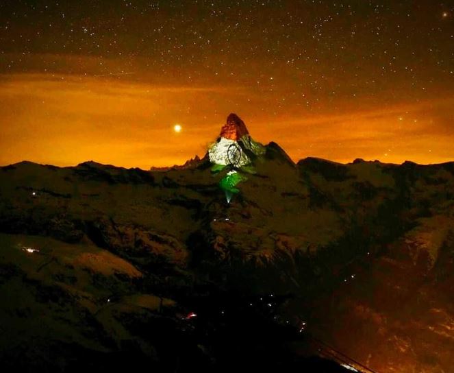 कोरोनाविरोधात भारताच्या लढाईला स्वित्झर्लंडचा अनोखा सलाम, प्रसिध्द आल्प्स पर्वतावर भारतीय तिरंगा Switzerland expresses solidarity with India in its fight against COVID19