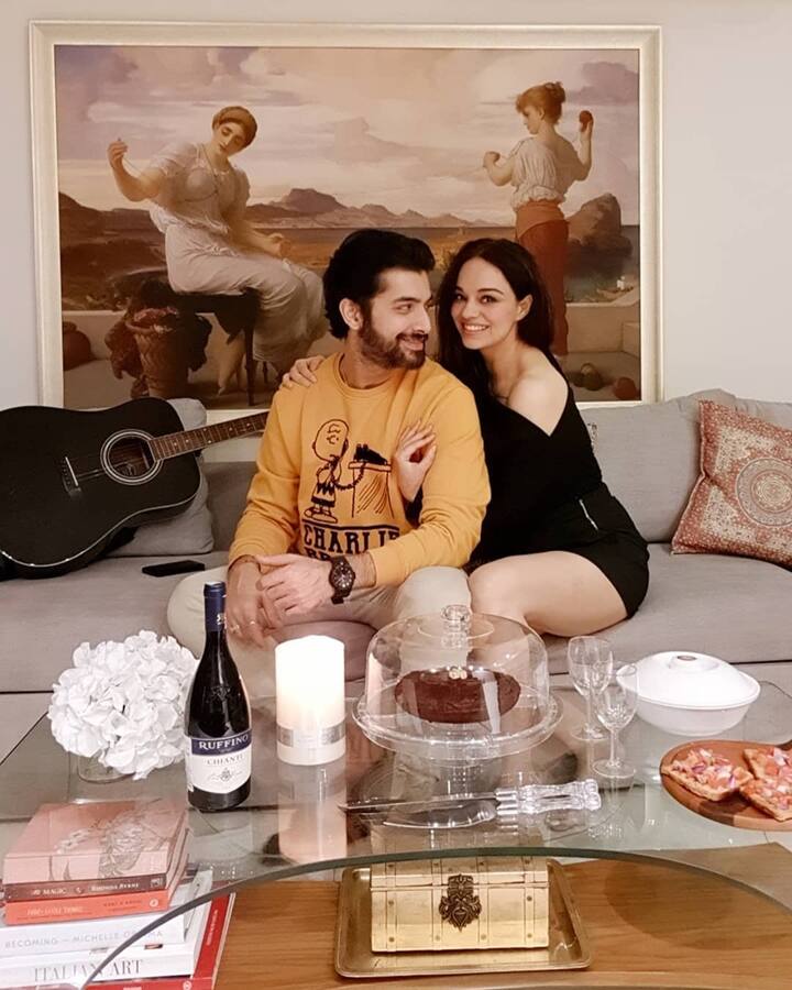 सर्व फोटो अभिनेता शरद मल्होत्रा आणि त्याची पत्नी रिप्सी भाटिया या दोघांच्या इन्स्टाग्राम अकाउंटवरून घेण्यात आले आहेत. 