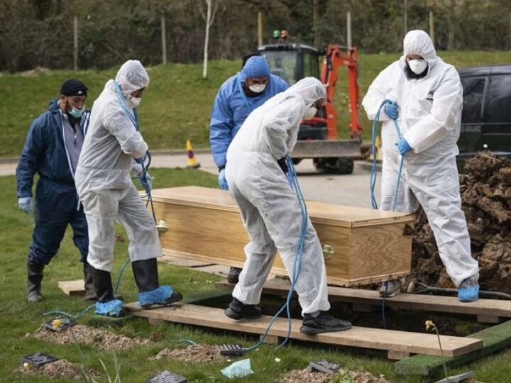 Coronavirus | जगभरात 30 लाखांहून अधिक लोकांना कोरोनाची बाधा; तर 2 लाख 11 हजार कोरोनाग्रस्तांचा मृत्यू Coronavirus World Updates Covid-19 there have been more than 30 lakh cases worldwide Coronavirus | जगभरात 30 लाखांहून अधिक लोकांना कोरोनाची बाधा; तर 2 लाख 11 हजार कोरोनाग्रस्तांचा मृत्यू