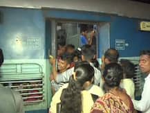 मुंबईतील चाकरमान्यांना कोकणात आणण्यावरून राजकारण? एकाच पक्षाच्या नेत्यांमध्येही एकवाक्यता नाही