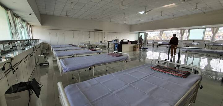 जैन मुनी नमरमुनी यांच आध्यात्मिक केंद्र असलेल्या 'पावनधाम' या पाच मजली इमारतीत हे शंभर बेड्सचं राज्यातील पहिलं खाजगी कोविड केअर सेंटर उभारण्यात आलं आहे. 