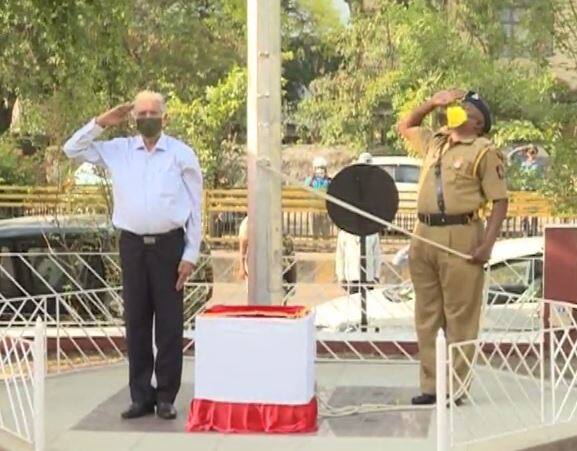 औरंगाबादमध्ये पालकमंत्री सुभाष देसाई यांनी ध्वजारोहण केलं.