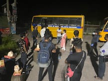 पंजाबमध्ये अडकलेल्या 300 विद्यार्थ्यांची राष्ट्रवादी युवक काँग्रेसच्या पुढाकाराने सुटका, 6 बसेसची व्यवस्था