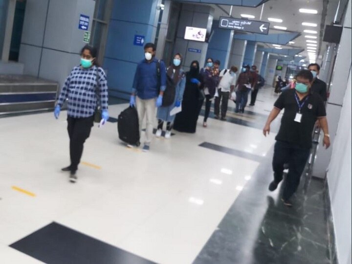 Coronavirus air india express flight with 182 indians landed at kozhikode international airport दुबईहून 182 भारतीय कोची विमानतळावर दाखल, तर मालदीवमध्ये अडकलेले 750 जण भारताच्या दिशेने रवाना