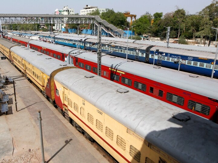 Indian Railways plans to gradually restart passenger train operations from 12th May, 2020 12 मे पासून विशेष रेल्वे सेवा, पहिल्या टप्प्यात दिल्लीहून देशात 15 ठिकाणी वाहतूक