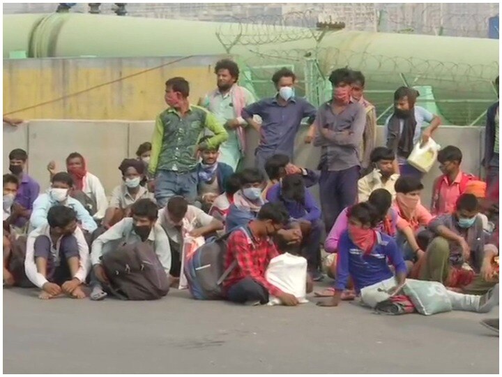 घराच्या ओढीमुळे मजुरांनी पायी प्रवास सुरु केला आहे. 