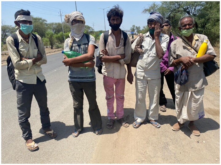 आपल्या घरी पोहोचण्यासाठी मजूरांनी शक्य तसा प्रवास सुरु केला असला तरीही त्यांच्यासमोर खाण्याचा प्रश्न मोठा आहे. 