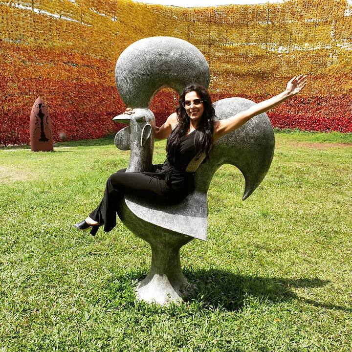 पूजा बेदी खरी चर्चेत आली ती 90 च्या दशकात तिने केलेल्या एका बोल्ड जाहिरातीमुळं. कामसूत्र कंडोमच्या एका जाहिरातीत तिच्यासोबत मॉडेल मार्क रॉबिनसन दिसला होता. 