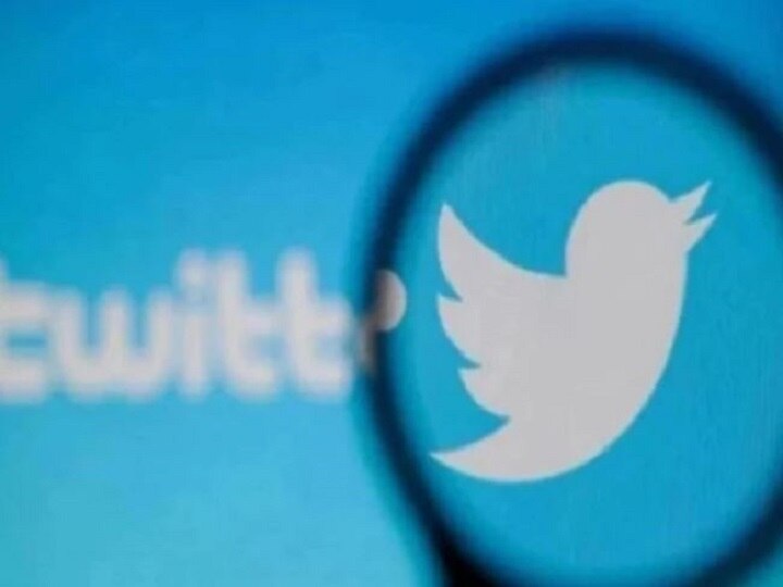 Twitter down for a while users unable to access Twitter Down : ट्विटर डाऊन झाल्याने नेटकरी हैराण