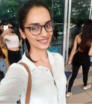 मानुषी छिल्लर लवकरच मोठ्या पडद्यावर डेब्यू करणार आहे. यशराज बॅनरचा चित्रपट 'पृथ्वीराज'मधून ती बॉलिवूडमध्ये पदाप्रण करणार आहे. या चित्रपटात ती संयोगिताची भूमिका साकारणार आहे. तिच्यासोबत अक्षय कुमारही दिसून येणार आहे.