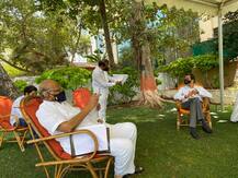 लॉकडाऊनमधील नियोजन, आर्थिक व्यवहार सुरु करण्याबाबत मुख्यमंत्र्यांची बैठक, शरद पवारही उपस्थित