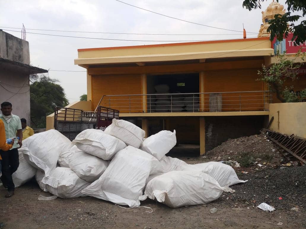 during lockdown 90 lakh gutkha seized in Aurangabad औरंगाबादमध्ये 90 लाखांचा गुटखा जप्त, अत्यावश्यक सेवेच्या नावाखाली अवैध वाहतूक